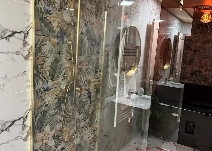 La D'aphrodite Nyaraló